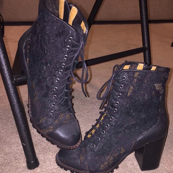 Report Black Lace Booties - Picture 1 of 4
